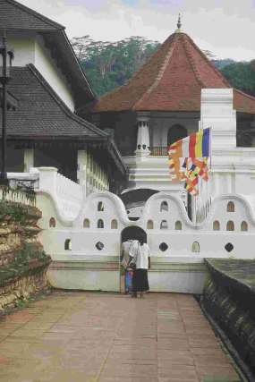 Palais de la dent - Kandy - Photo T.Ansanay - 08/2002