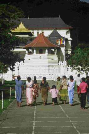 Palais de la dent - Kandy - Photo T.Ansanay - 08/2002